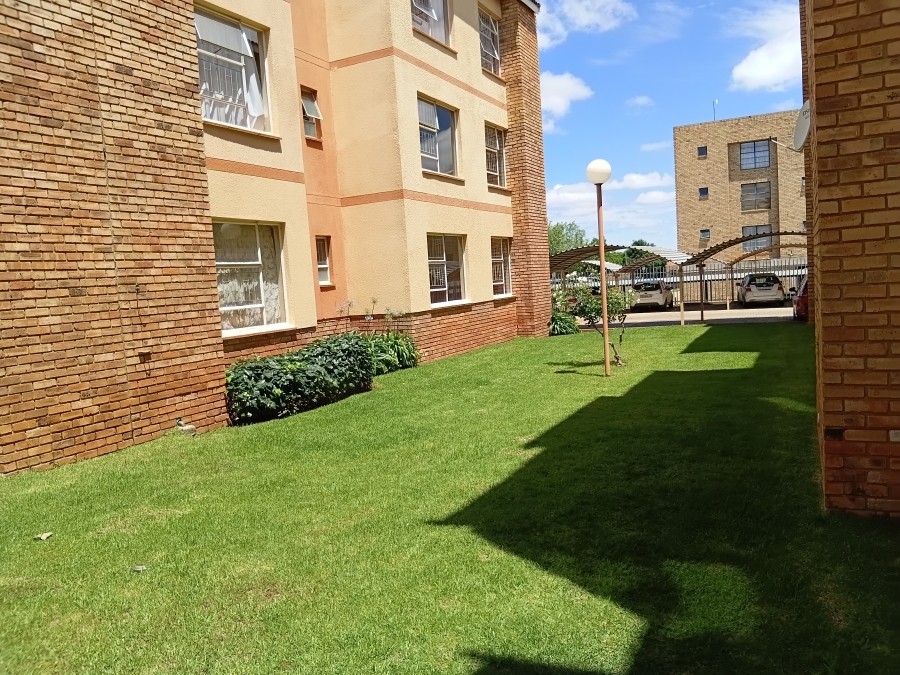 2 Bedroom Property for Sale in Kannoniers Park North West